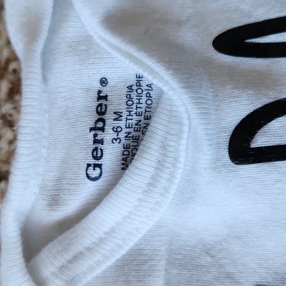 Gerber onesie - Picture 2 of 2